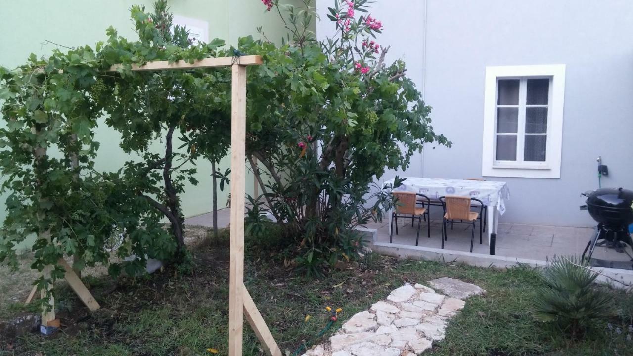 Family House Nerezine 아파트 외부 사진